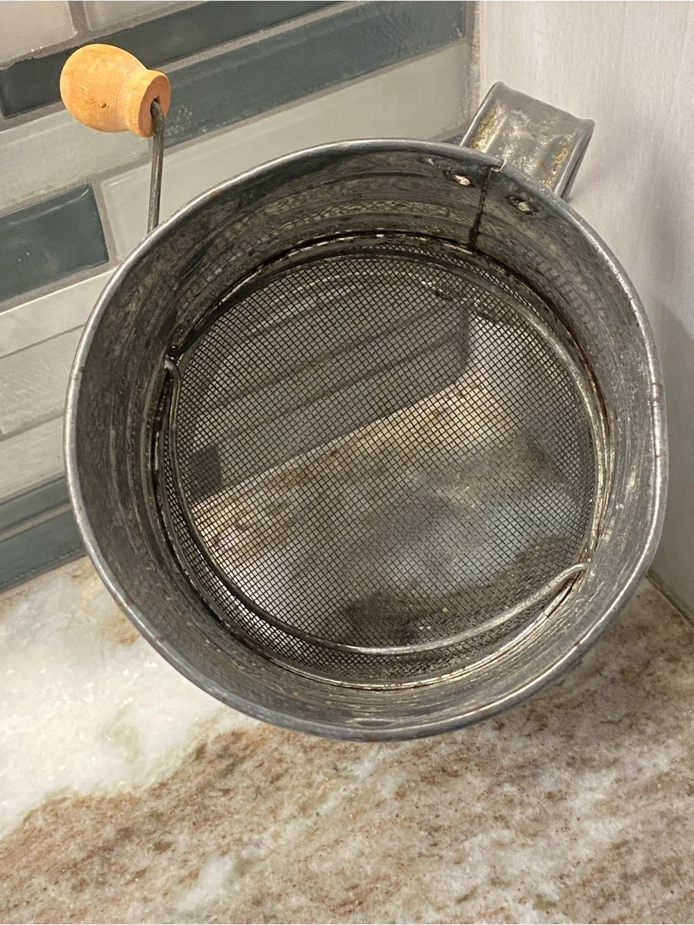VTG Bromwell's 5-Cup Tin Measuring Flour Sifter Wood Handle